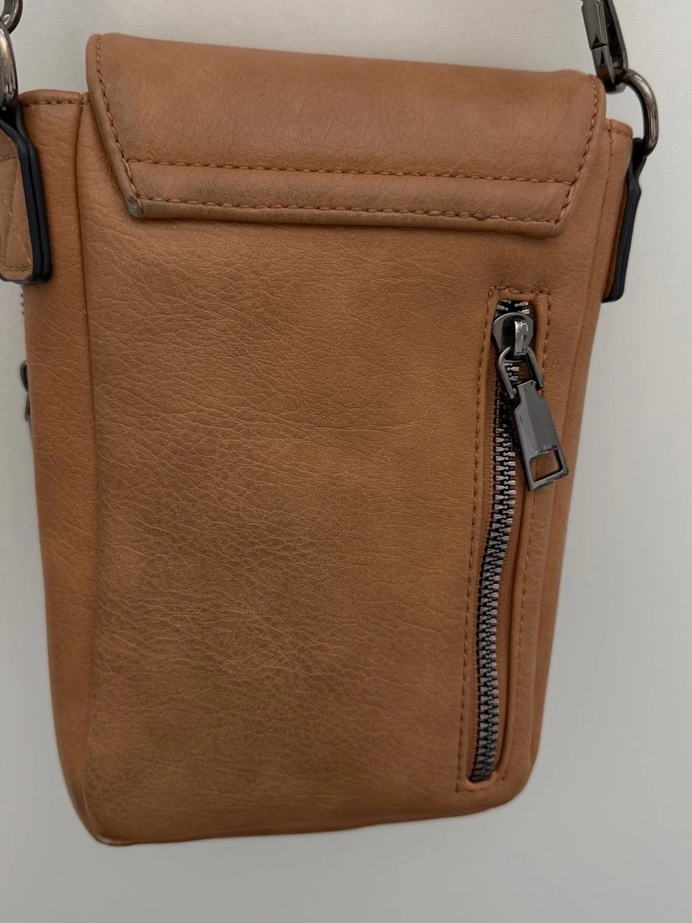 Woman Tan Leather Crossbody Bag